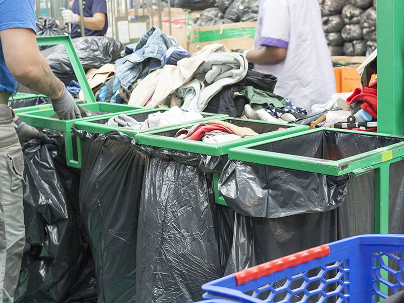 aRopa2, empresa de inserción aragonesa dirigida a la reutilización de ropa